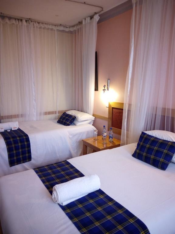 J Residence Motel Ентеббе Екстер'єр фото