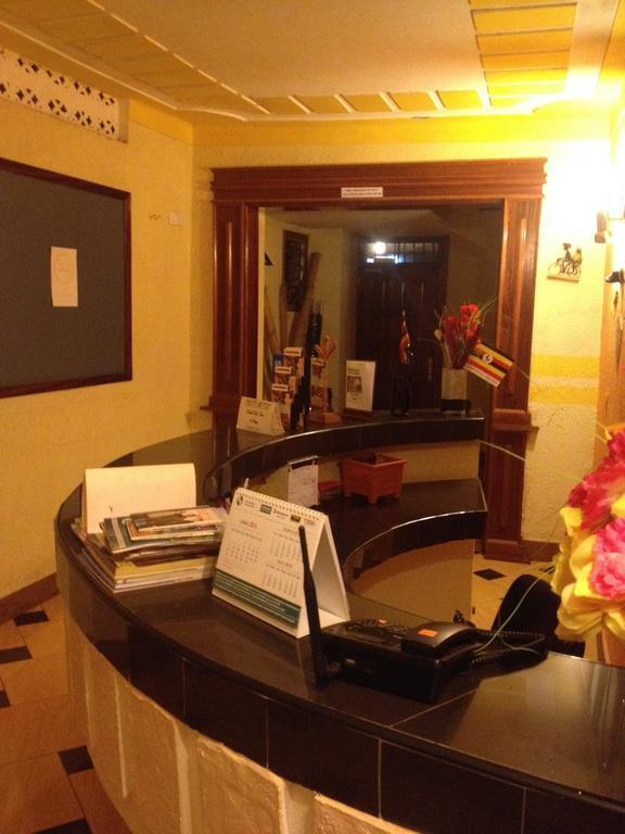 J Residence Motel Ентеббе Екстер'єр фото